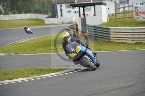 Mallory park Leicestershire;Mallory park photographs;Motorcycle action photographs;Trackday digital images;event digital images;eventdigitalimages;mallory park;no limits trackday;peter wileman photography;trackday;trackday photos