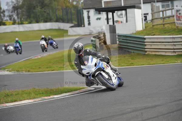 Mallory park Leicestershire;Mallory park photographs;Motorcycle action photographs;Trackday digital images;event digital images;eventdigitalimages;mallory park;no limits trackday;peter wileman photography;trackday;trackday photos