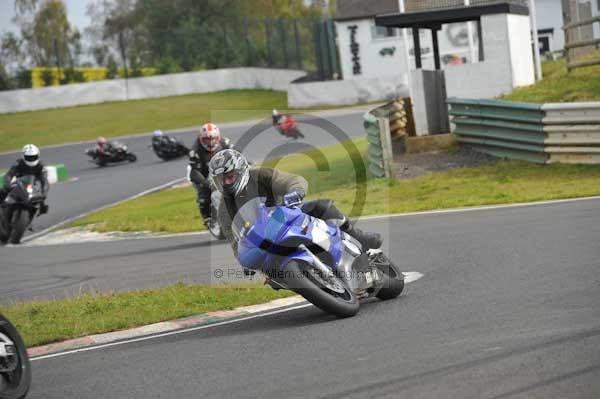 Mallory park Leicestershire;Mallory park photographs;Motorcycle action photographs;Trackday digital images;event digital images;eventdigitalimages;mallory park;no limits trackday;peter wileman photography;trackday;trackday photos