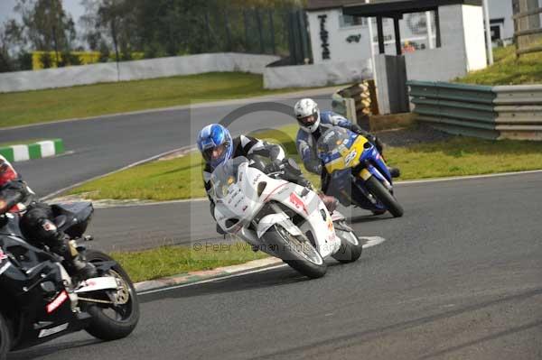 Mallory park Leicestershire;Mallory park photographs;Motorcycle action photographs;Trackday digital images;event digital images;eventdigitalimages;mallory park;no limits trackday;peter wileman photography;trackday;trackday photos