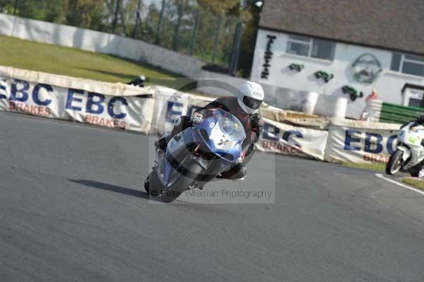 Mallory park Leicestershire;Mallory park photographs;Motorcycle action photographs;Trackday digital images;event digital images;eventdigitalimages;mallory park;no limits trackday;peter wileman photography;trackday;trackday photos