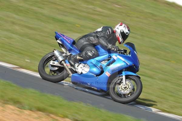 Mallory park Leicestershire;Mallory park photographs;Motorcycle action photographs;Trackday digital images;event digital images;eventdigitalimages;mallory park;no limits trackday;peter wileman photography;trackday;trackday photos