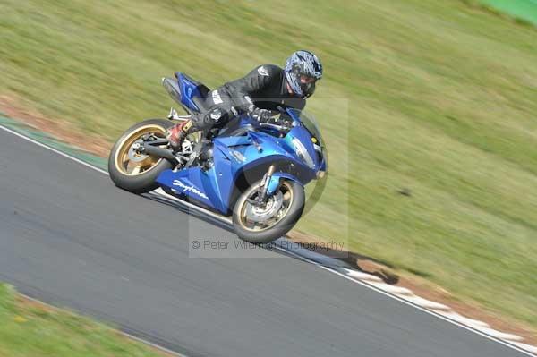 Mallory park Leicestershire;Mallory park photographs;Motorcycle action photographs;Trackday digital images;event digital images;eventdigitalimages;mallory park;no limits trackday;peter wileman photography;trackday;trackday photos