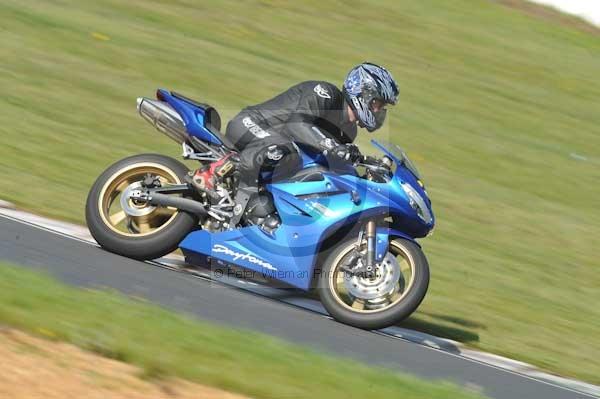 Mallory park Leicestershire;Mallory park photographs;Motorcycle action photographs;Trackday digital images;event digital images;eventdigitalimages;mallory park;no limits trackday;peter wileman photography;trackday;trackday photos