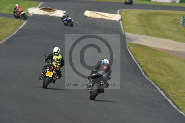 Mallory park Leicestershire;Mallory park photographs;Motorcycle action photographs;Trackday digital images;event digital images;eventdigitalimages;mallory park;no limits trackday;peter wileman photography;trackday;trackday photos