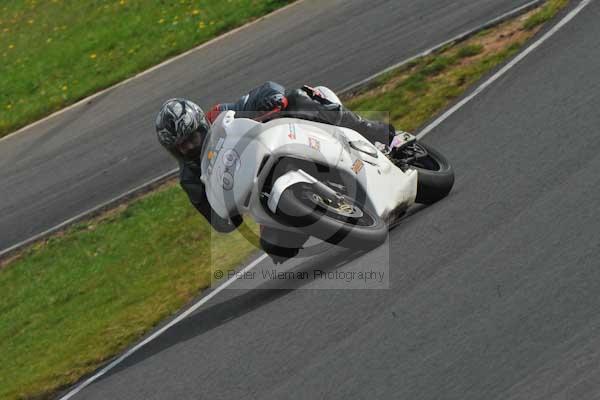 Mallory park Leicestershire;Mallory park photographs;Motorcycle action photographs;Trackday digital images;event digital images;eventdigitalimages;mallory park;no limits trackday;peter wileman photography;trackday;trackday photos