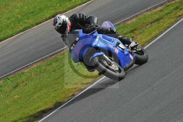 Mallory park Leicestershire;Mallory park photographs;Motorcycle action photographs;Trackday digital images;event digital images;eventdigitalimages;mallory park;no limits trackday;peter wileman photography;trackday;trackday photos