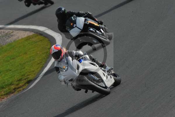 Mallory park Leicestershire;Mallory park photographs;Motorcycle action photographs;Trackday digital images;event digital images;eventdigitalimages;mallory park;no limits trackday;peter wileman photography;trackday;trackday photos