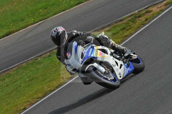 Mallory park Leicestershire;Mallory park photographs;Motorcycle action photographs;Trackday digital images;event digital images;eventdigitalimages;mallory park;no limits trackday;peter wileman photography;trackday;trackday photos