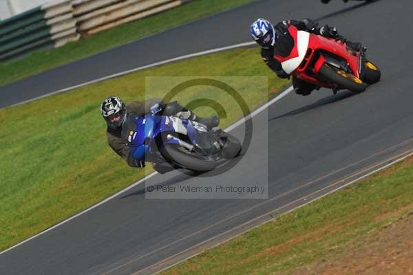 Mallory park Leicestershire;Mallory park photographs;Motorcycle action photographs;Trackday digital images;event digital images;eventdigitalimages;mallory park;no limits trackday;peter wileman photography;trackday;trackday photos