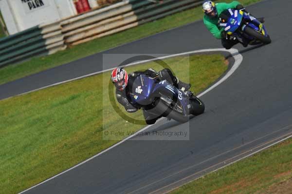 Mallory park Leicestershire;Mallory park photographs;Motorcycle action photographs;Trackday digital images;event digital images;eventdigitalimages;mallory park;no limits trackday;peter wileman photography;trackday;trackday photos