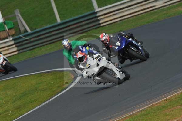 Mallory park Leicestershire;Mallory park photographs;Motorcycle action photographs;Trackday digital images;event digital images;eventdigitalimages;mallory park;no limits trackday;peter wileman photography;trackday;trackday photos