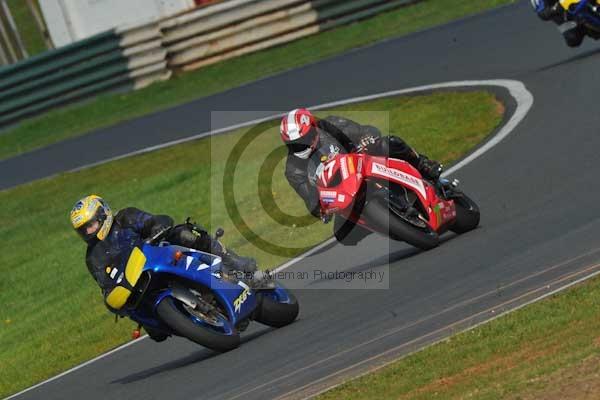 Mallory park Leicestershire;Mallory park photographs;Motorcycle action photographs;Trackday digital images;event digital images;eventdigitalimages;mallory park;no limits trackday;peter wileman photography;trackday;trackday photos