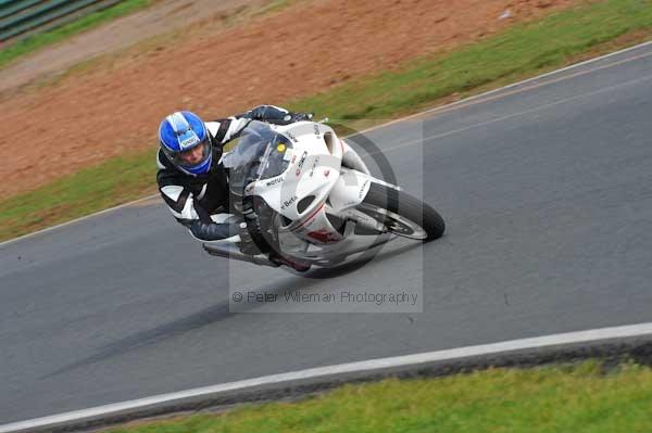 Mallory park Leicestershire;Mallory park photographs;Motorcycle action photographs;Trackday digital images;event digital images;eventdigitalimages;mallory park;no limits trackday;peter wileman photography;trackday;trackday photos