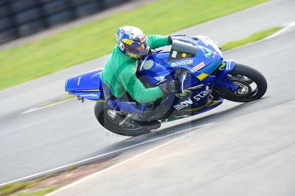 Mallory park Leicestershire;Mallory park photographs;Motorcycle action photographs;Trackday digital images;event digital images;eventdigitalimages;mallory park;no limits trackday;peter wileman photography;trackday;trackday photos