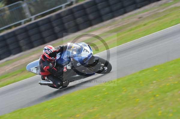 Mallory park Leicestershire;Mallory park photographs;Motorcycle action photographs;Trackday digital images;event digital images;eventdigitalimages;mallory park;no limits trackday;peter wileman photography;trackday;trackday photos