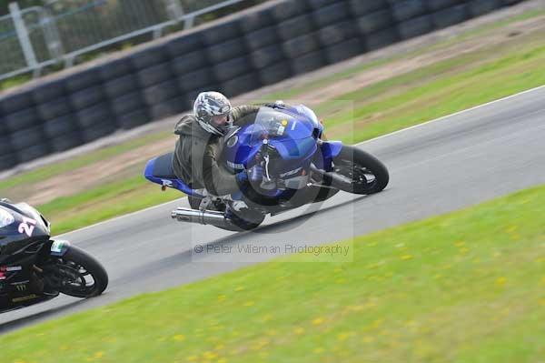 Mallory park Leicestershire;Mallory park photographs;Motorcycle action photographs;Trackday digital images;event digital images;eventdigitalimages;mallory park;no limits trackday;peter wileman photography;trackday;trackday photos