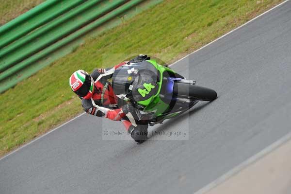 Mallory park Leicestershire;Mallory park photographs;Motorcycle action photographs;Trackday digital images;event digital images;eventdigitalimages;mallory park;no limits trackday;peter wileman photography;trackday;trackday photos