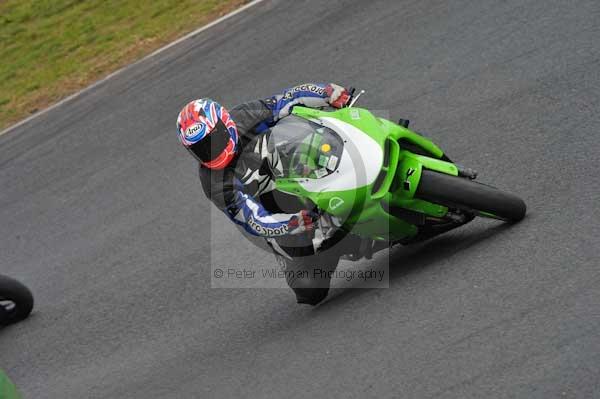 Mallory park Leicestershire;Mallory park photographs;Motorcycle action photographs;Trackday digital images;event digital images;eventdigitalimages;mallory park;no limits trackday;peter wileman photography;trackday;trackday photos