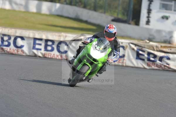 Mallory park Leicestershire;Mallory park photographs;Motorcycle action photographs;Trackday digital images;event digital images;eventdigitalimages;mallory park;no limits trackday;peter wileman photography;trackday;trackday photos