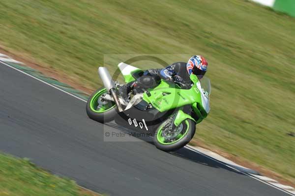 Mallory park Leicestershire;Mallory park photographs;Motorcycle action photographs;Trackday digital images;event digital images;eventdigitalimages;mallory park;no limits trackday;peter wileman photography;trackday;trackday photos