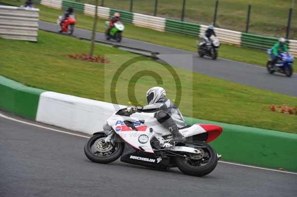 Mallory park Leicestershire;Mallory park photographs;Motorcycle action photographs;Trackday digital images;event digital images;eventdigitalimages;mallory park;no limits trackday;peter wileman photography;trackday;trackday photos