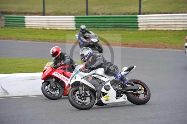 Mallory park Leicestershire;Mallory park photographs;Motorcycle action photographs;Trackday digital images;event digital images;eventdigitalimages;mallory park;no limits trackday;peter wileman photography;trackday;trackday photos