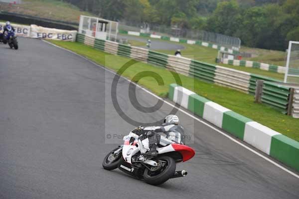 Mallory park Leicestershire;Mallory park photographs;Motorcycle action photographs;Trackday digital images;event digital images;eventdigitalimages;mallory park;no limits trackday;peter wileman photography;trackday;trackday photos