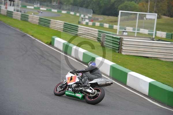 Mallory park Leicestershire;Mallory park photographs;Motorcycle action photographs;Trackday digital images;event digital images;eventdigitalimages;mallory park;no limits trackday;peter wileman photography;trackday;trackday photos