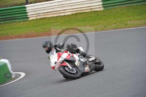 Mallory park Leicestershire;Mallory park photographs;Motorcycle action photographs;Trackday digital images;event digital images;eventdigitalimages;mallory park;no limits trackday;peter wileman photography;trackday;trackday photos