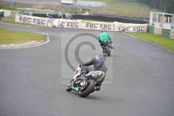 Mallory park Leicestershire;Mallory park photographs;Motorcycle action photographs;Trackday digital images;event digital images;eventdigitalimages;mallory park;no limits trackday;peter wileman photography;trackday;trackday photos