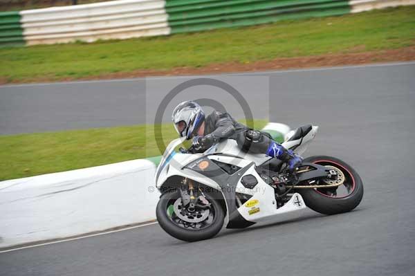 Mallory park Leicestershire;Mallory park photographs;Motorcycle action photographs;Trackday digital images;event digital images;eventdigitalimages;mallory park;no limits trackday;peter wileman photography;trackday;trackday photos