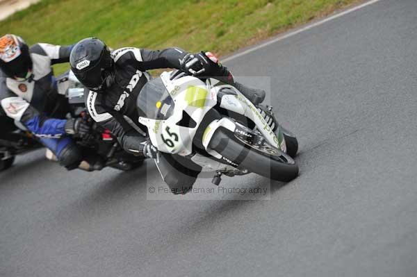 Mallory park Leicestershire;Mallory park photographs;Motorcycle action photographs;Trackday digital images;event digital images;eventdigitalimages;mallory park;no limits trackday;peter wileman photography;trackday;trackday photos