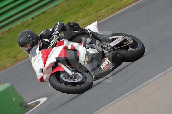 Mallory park Leicestershire;Mallory park photographs;Motorcycle action photographs;Trackday digital images;event digital images;eventdigitalimages;mallory park;no limits trackday;peter wileman photography;trackday;trackday photos