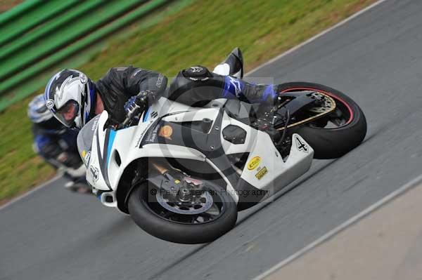 Mallory park Leicestershire;Mallory park photographs;Motorcycle action photographs;Trackday digital images;event digital images;eventdigitalimages;mallory park;no limits trackday;peter wileman photography;trackday;trackday photos