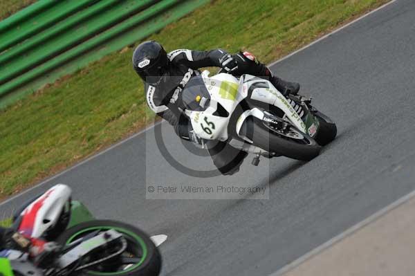 Mallory park Leicestershire;Mallory park photographs;Motorcycle action photographs;Trackday digital images;event digital images;eventdigitalimages;mallory park;no limits trackday;peter wileman photography;trackday;trackday photos