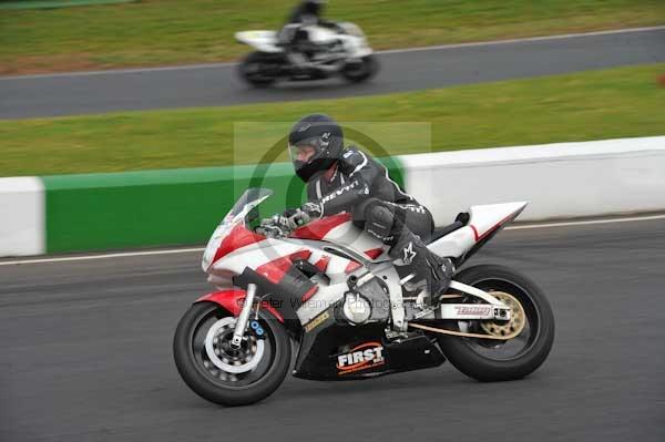 Mallory park Leicestershire;Mallory park photographs;Motorcycle action photographs;Trackday digital images;event digital images;eventdigitalimages;mallory park;no limits trackday;peter wileman photography;trackday;trackday photos