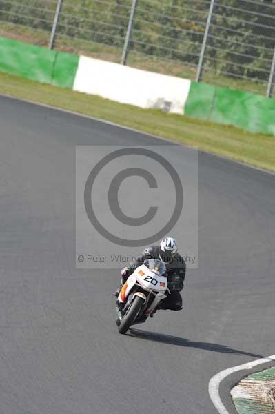 Mallory park Leicestershire;Mallory park photographs;Motorcycle action photographs;Trackday digital images;event digital images;eventdigitalimages;mallory park;no limits trackday;peter wileman photography;trackday;trackday photos