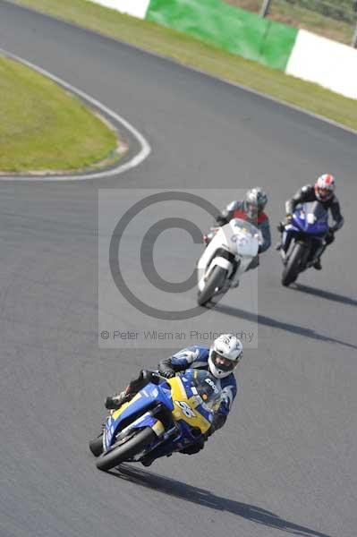 Mallory park Leicestershire;Mallory park photographs;Motorcycle action photographs;Trackday digital images;event digital images;eventdigitalimages;mallory park;no limits trackday;peter wileman photography;trackday;trackday photos