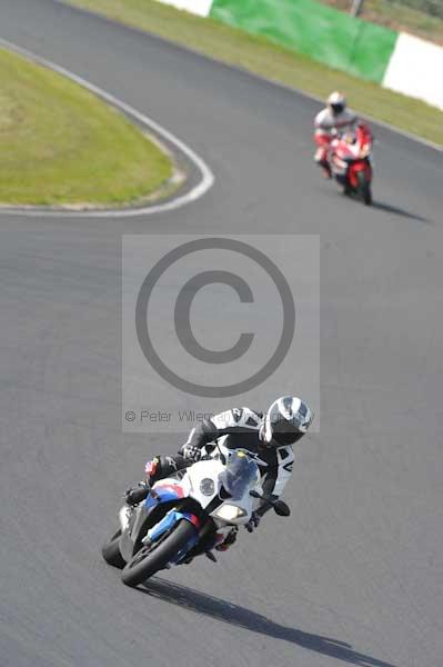 Mallory park Leicestershire;Mallory park photographs;Motorcycle action photographs;Trackday digital images;event digital images;eventdigitalimages;mallory park;no limits trackday;peter wileman photography;trackday;trackday photos