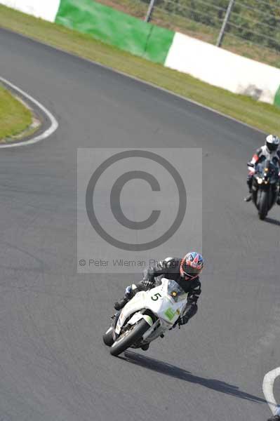 Mallory park Leicestershire;Mallory park photographs;Motorcycle action photographs;Trackday digital images;event digital images;eventdigitalimages;mallory park;no limits trackday;peter wileman photography;trackday;trackday photos