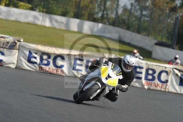 Mallory park Leicestershire;Mallory park photographs;Motorcycle action photographs;Trackday digital images;event digital images;eventdigitalimages;mallory park;no limits trackday;peter wileman photography;trackday;trackday photos