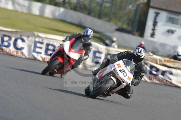 Mallory park Leicestershire;Mallory park photographs;Motorcycle action photographs;Trackday digital images;event digital images;eventdigitalimages;mallory park;no limits trackday;peter wileman photography;trackday;trackday photos