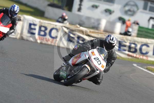 Mallory park Leicestershire;Mallory park photographs;Motorcycle action photographs;Trackday digital images;event digital images;eventdigitalimages;mallory park;no limits trackday;peter wileman photography;trackday;trackday photos