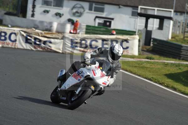 Mallory park Leicestershire;Mallory park photographs;Motorcycle action photographs;Trackday digital images;event digital images;eventdigitalimages;mallory park;no limits trackday;peter wileman photography;trackday;trackday photos