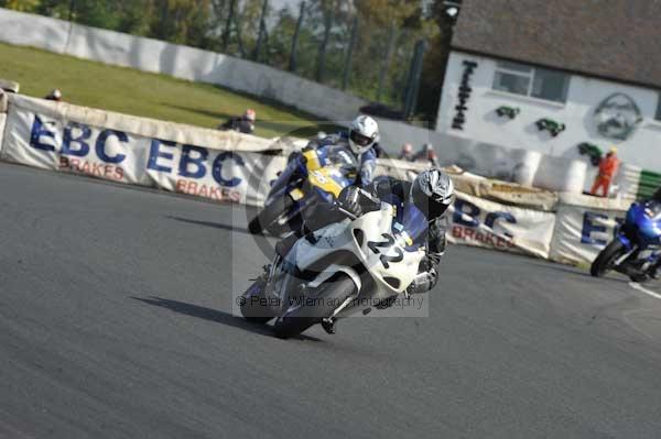 Mallory park Leicestershire;Mallory park photographs;Motorcycle action photographs;Trackday digital images;event digital images;eventdigitalimages;mallory park;no limits trackday;peter wileman photography;trackday;trackday photos