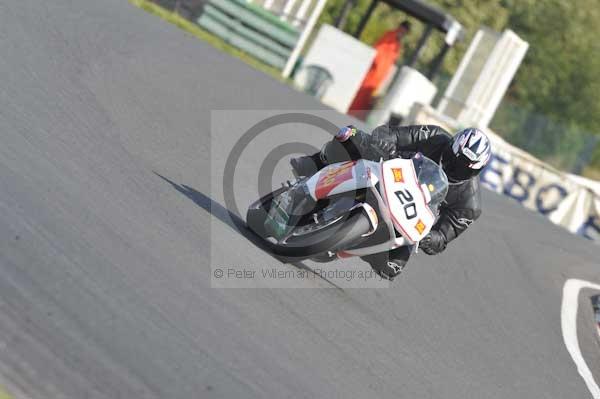 Mallory park Leicestershire;Mallory park photographs;Motorcycle action photographs;Trackday digital images;event digital images;eventdigitalimages;mallory park;no limits trackday;peter wileman photography;trackday;trackday photos