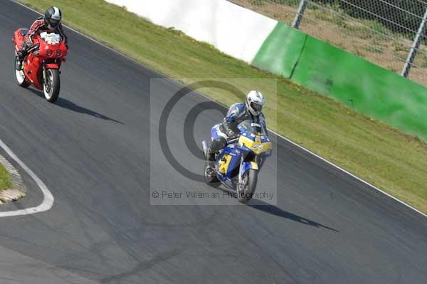 Mallory park Leicestershire;Mallory park photographs;Motorcycle action photographs;Trackday digital images;event digital images;eventdigitalimages;mallory park;no limits trackday;peter wileman photography;trackday;trackday photos