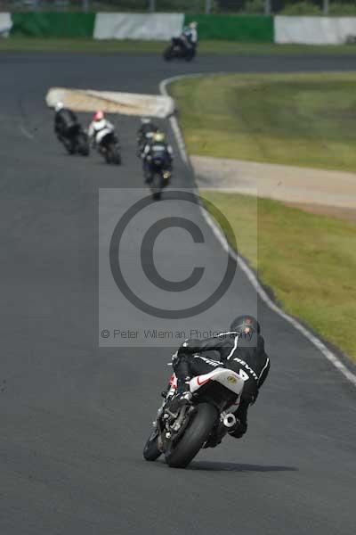 Mallory park Leicestershire;Mallory park photographs;Motorcycle action photographs;Trackday digital images;event digital images;eventdigitalimages;mallory park;no limits trackday;peter wileman photography;trackday;trackday photos