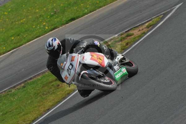 Mallory park Leicestershire;Mallory park photographs;Motorcycle action photographs;Trackday digital images;event digital images;eventdigitalimages;mallory park;no limits trackday;peter wileman photography;trackday;trackday photos